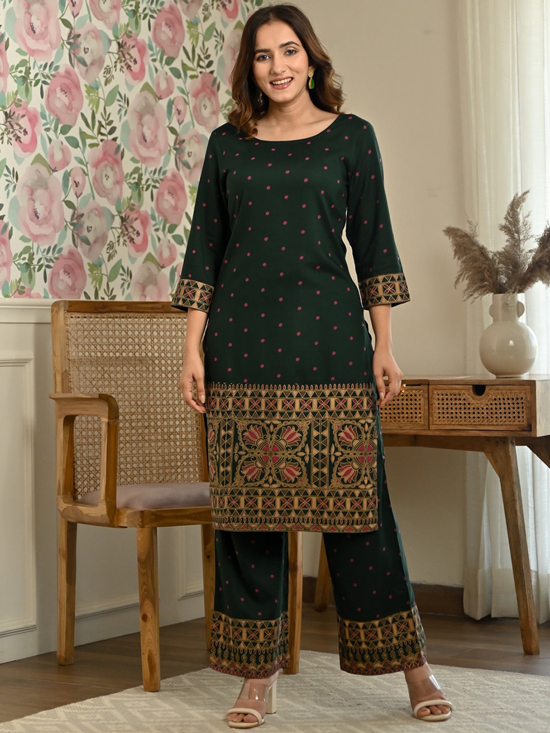 

Rustorange Ethnic Motifs Printed Kurta with Trousers, Green