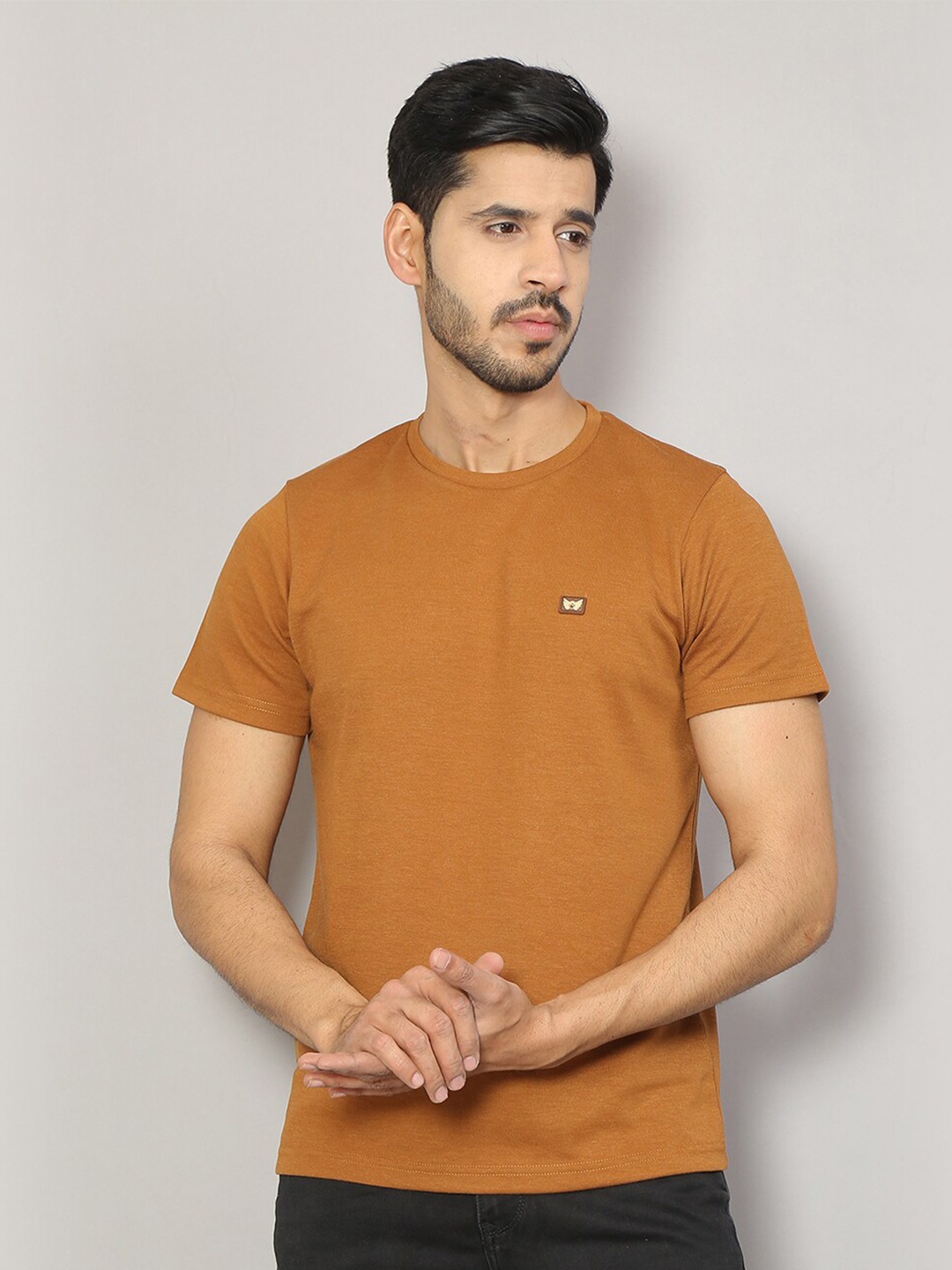 

SIAPA Men Pure Cotton Solid Round Neck T-shirt, Brown