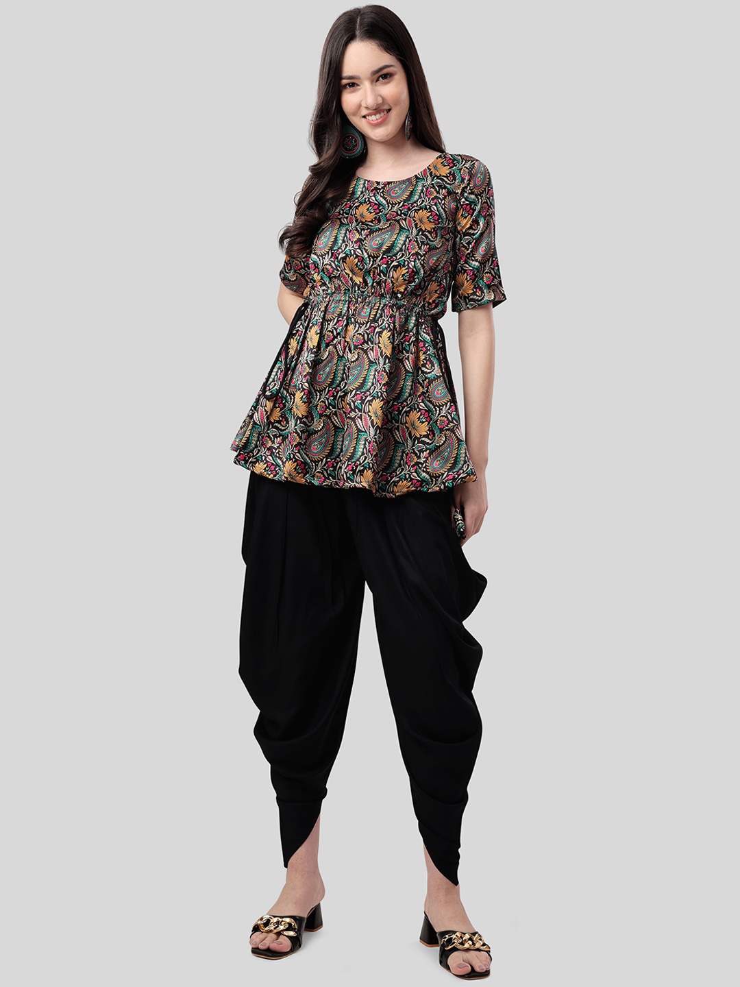 

ASPORA Women Paisley Printed Kurti Set, Black