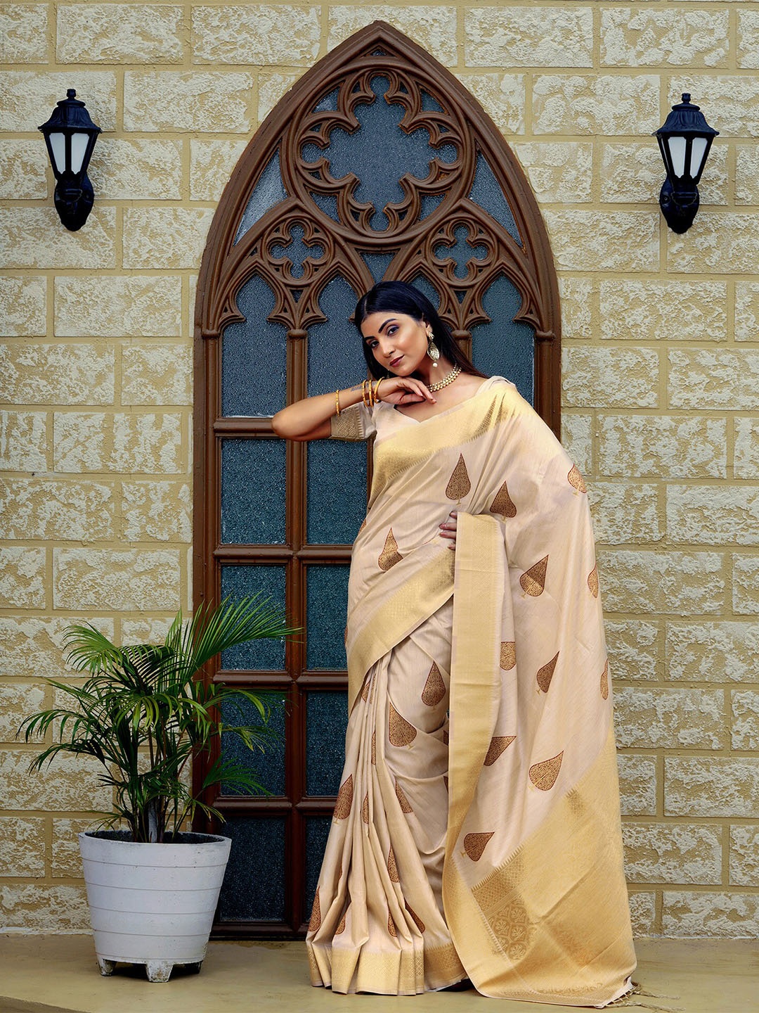 

elora Ethnic Motifs Saree, Beige