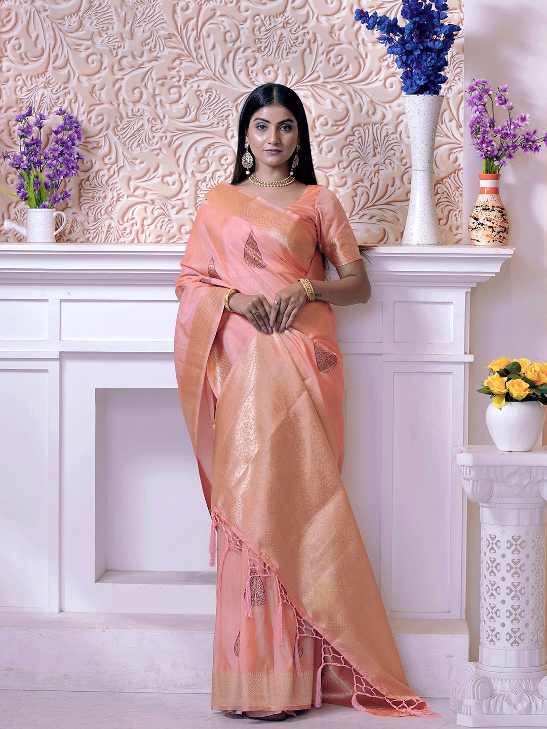 

elora Woven Design Zari Silk Blend Saree, Pink