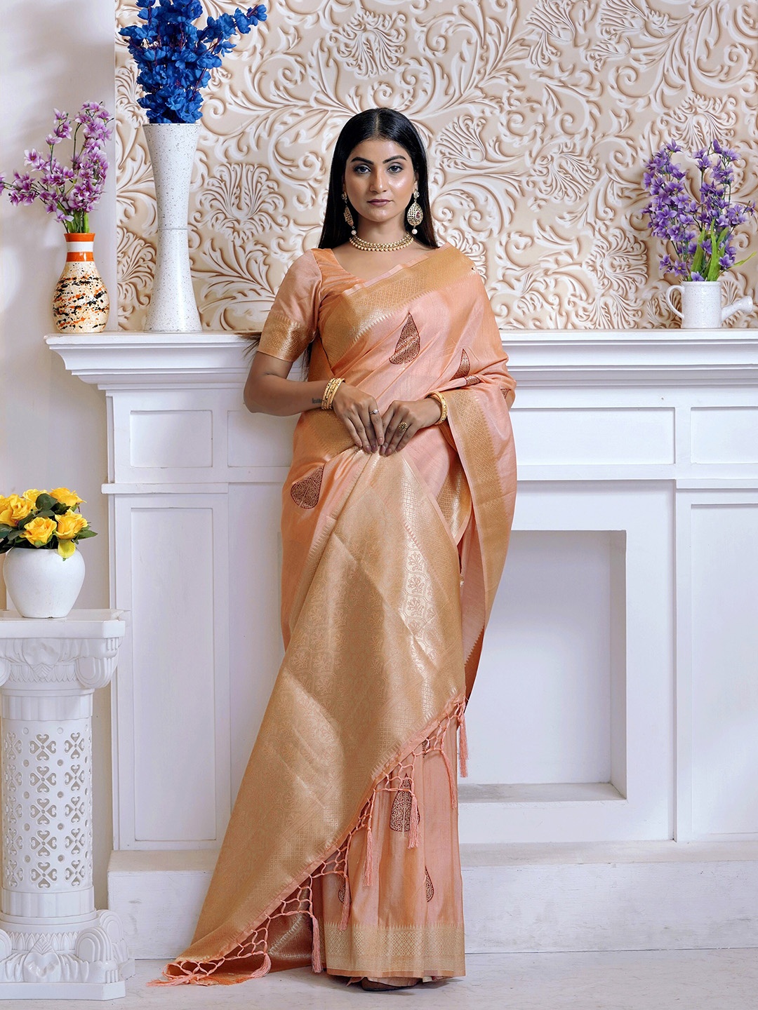 

elora Woven Design Zari Silk Blend Saree, Peach