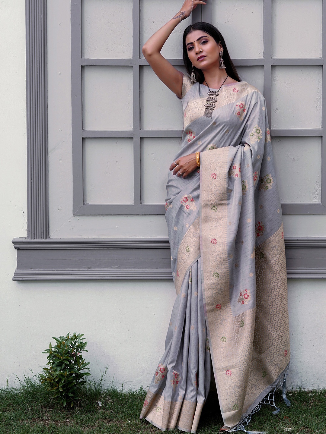 

elora Floral Zari Silk Blend Saree, Grey