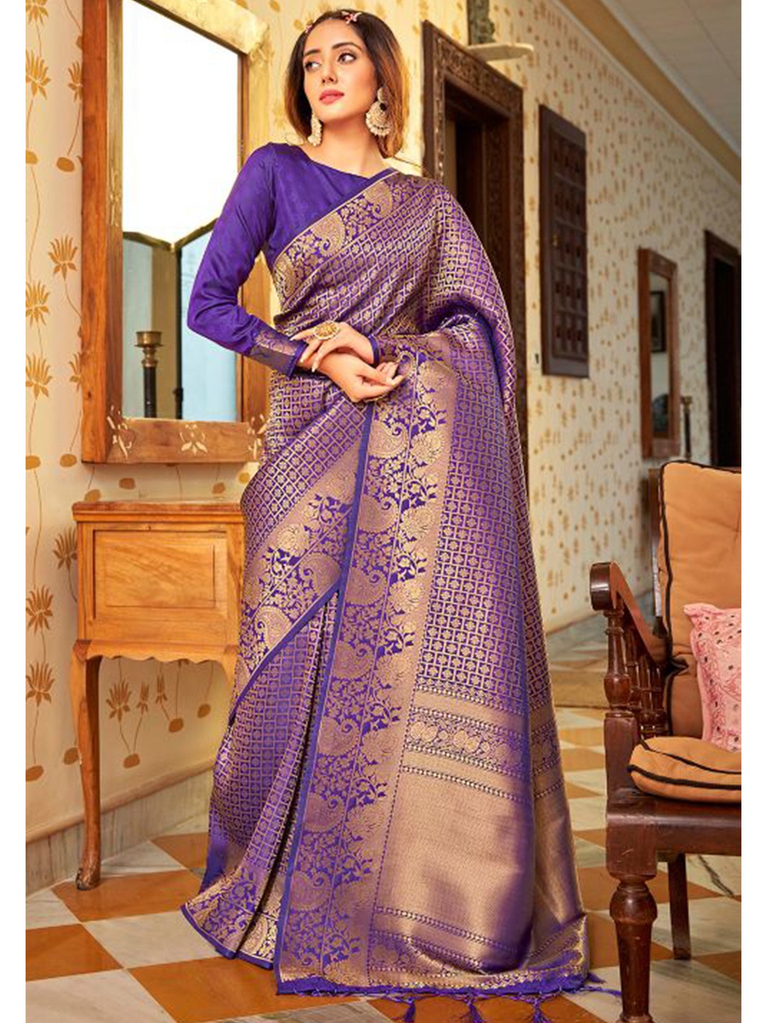 

KARAGIRI Floral Zari Silk Blend Kanjeevaram Saree, Purple
