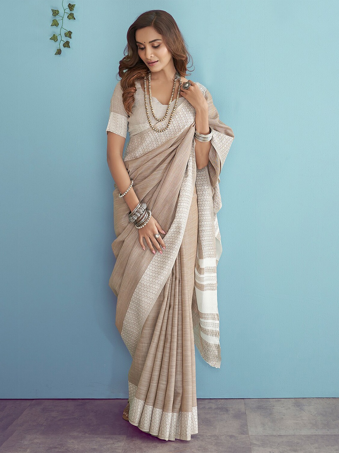 

KARAGIRI Linen Blend Saree, Brown