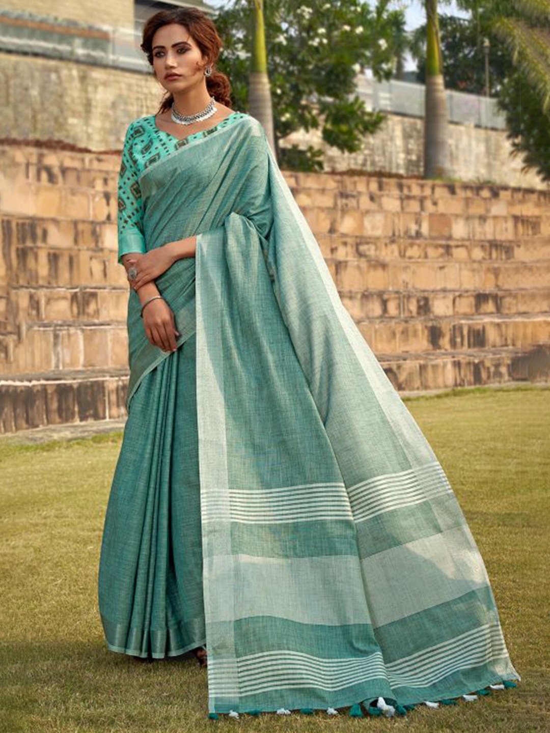 

KARAGIRI Zari Linen Blend Saree, Blue