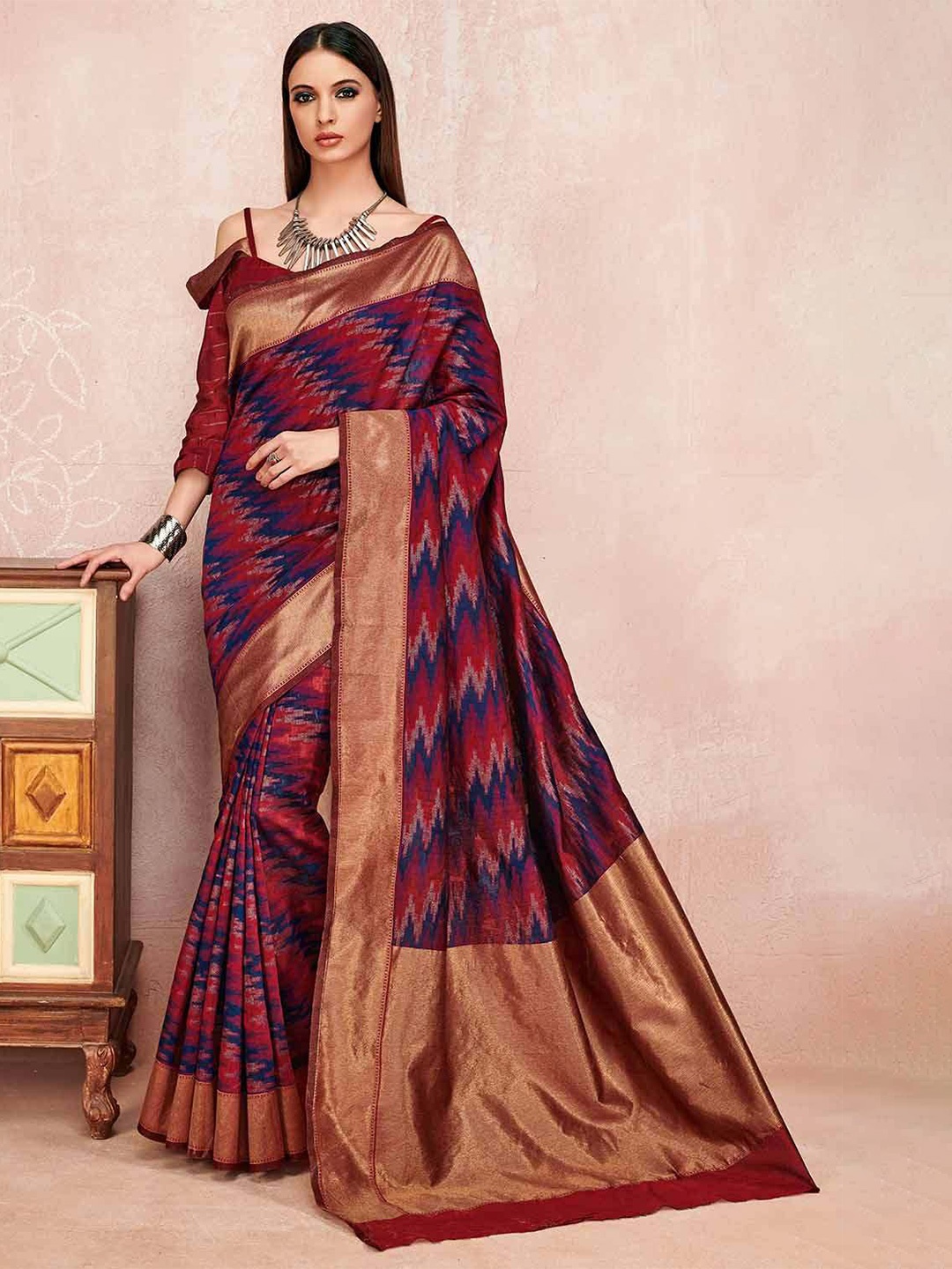 

KARAGIRI Geometric Printed Saree, Blue
