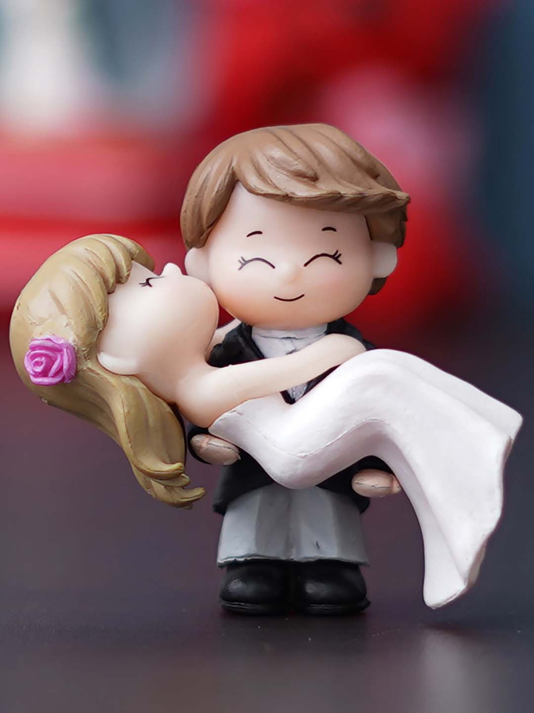 

eCraftIndia White Bride Kissing Groom Romantic Decorative Showpiece
