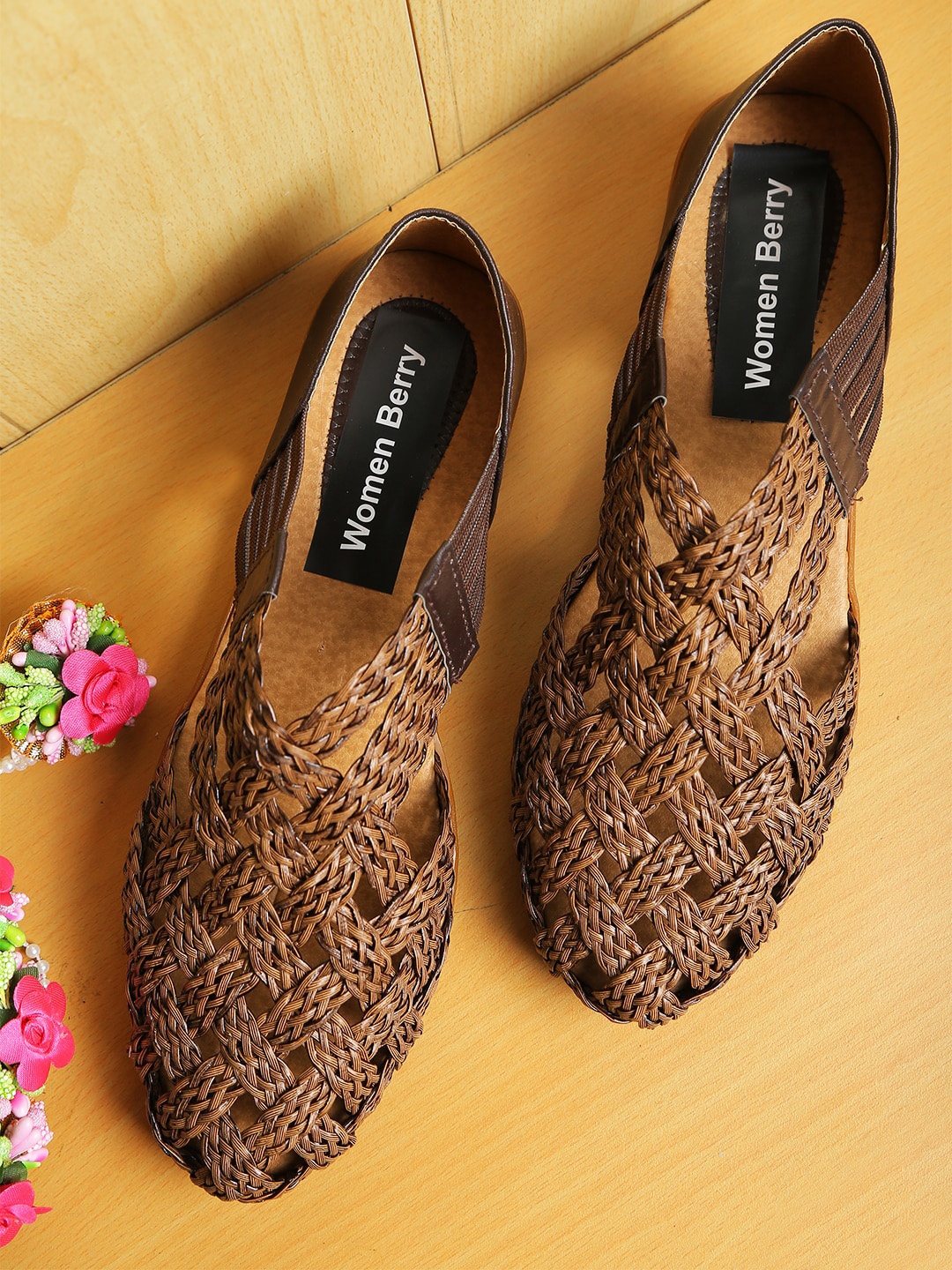 

WOMENS BERRY Women Ballerinas With Laser Cuts, Brown