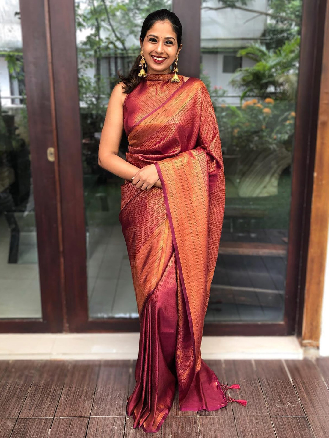 

AVANTIKA FASHION Maroon & Gold-Toned Woven Design Zari Pure Silk Kanjeevaram Saree