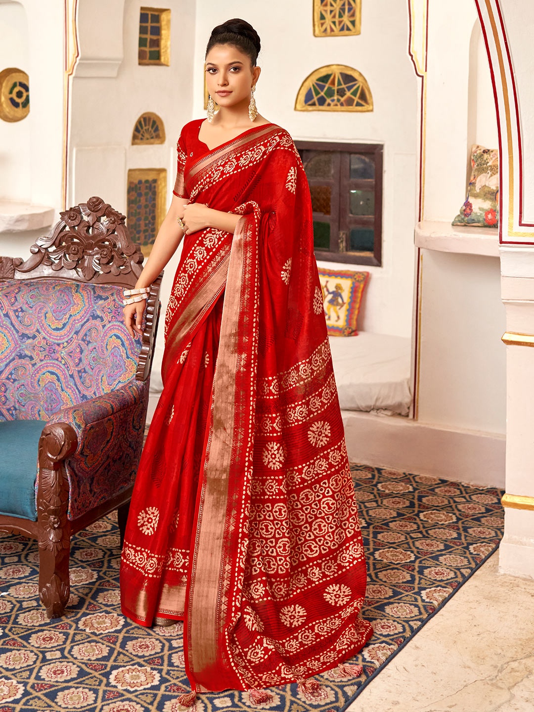 

KARAGIRI Red & Gold-Toned Woven Design Zari Saree