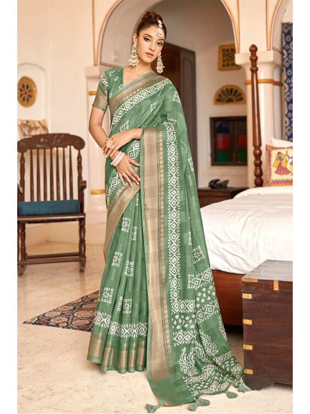 

KARAGIRI Green & White Ethnic Motifs Zari Saree