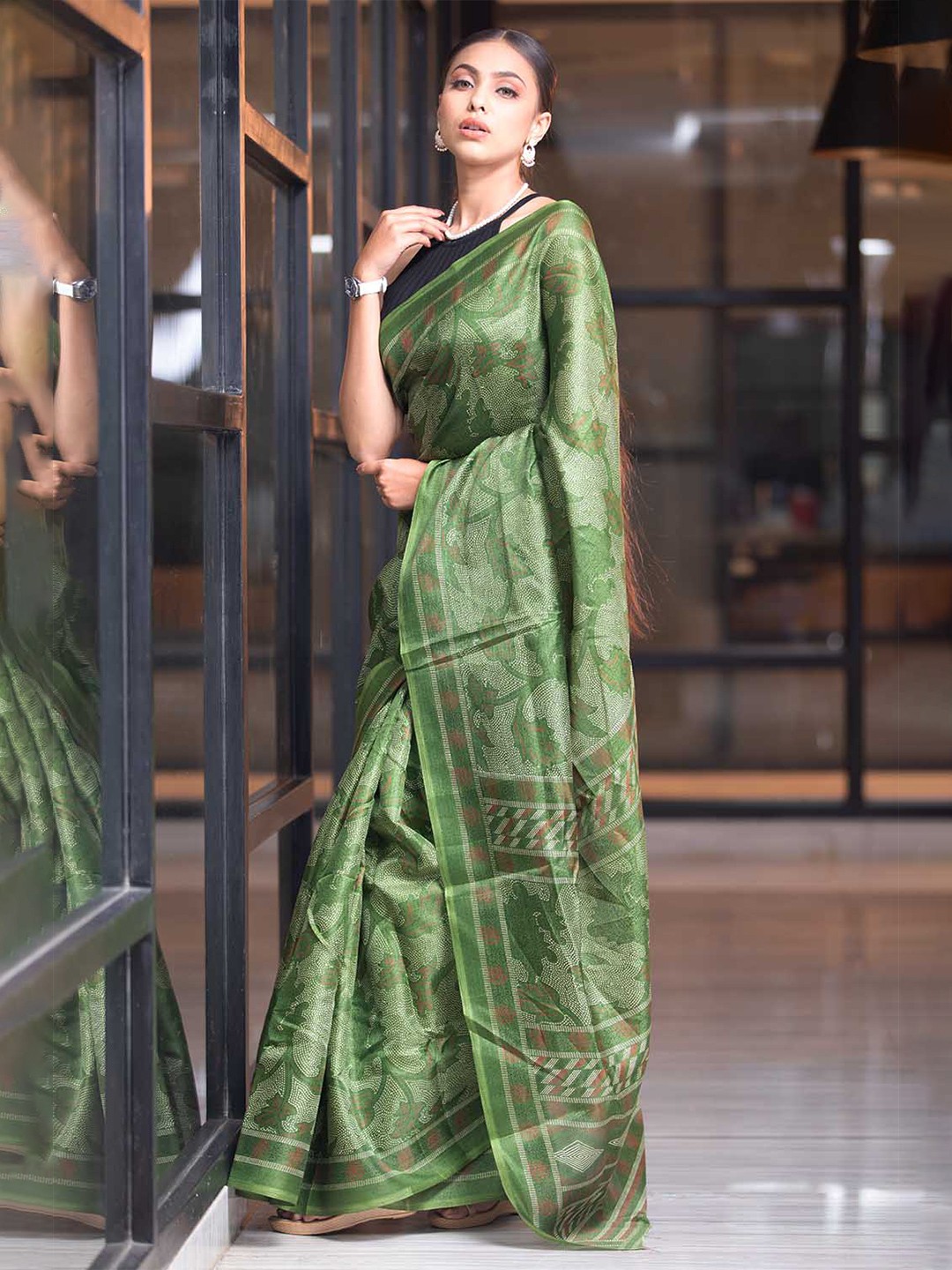 

KARAGIRI Floral Printed Saree, Green
