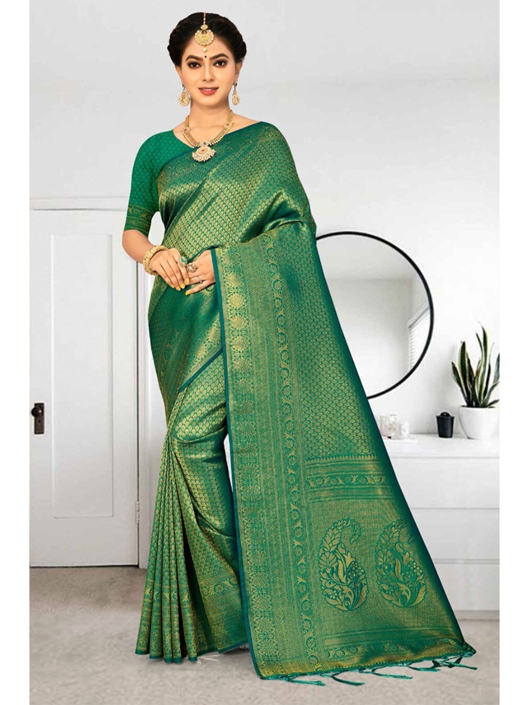 

KARAGIRI Woven Design Zari Kanjeevaram Saree, Green