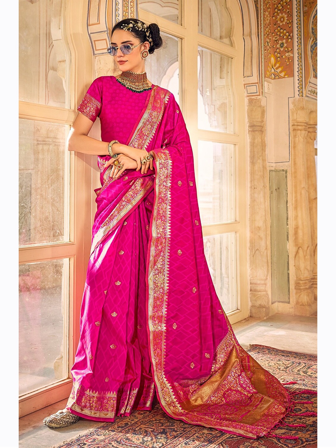 

KARAGIRI Floral Woven design Zari Saree, Pink