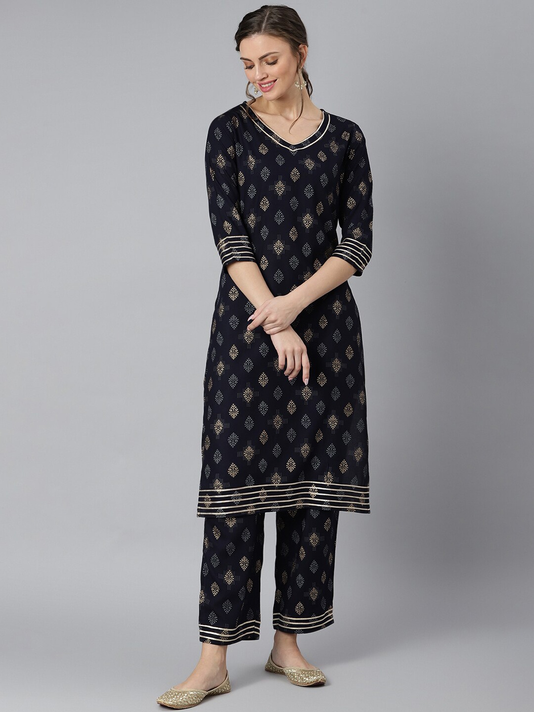 

Khushal K Ethnic Motifs V-Neck Printed Kurta with Palazzos, Blue