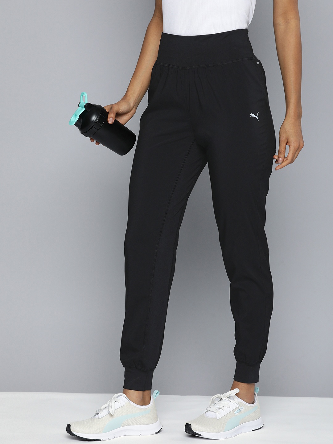 

Puma Women RUN FAVORITE TAPERED Solid Drycell Joggers, Black