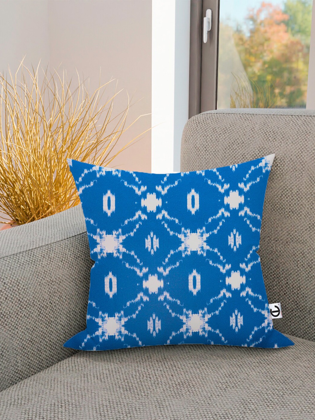 

CURIOUS LIFESTYLE White & Blue Geometric Printed Cotton Square Cushion Cover