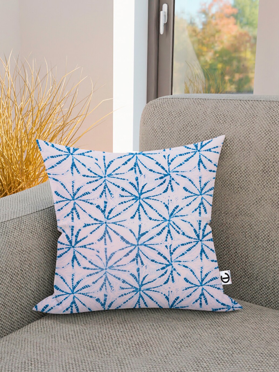 

CURIOUS LIFESTYLE White & Blue Set of 2 Floral Printed Cotton Square Cushion Covers