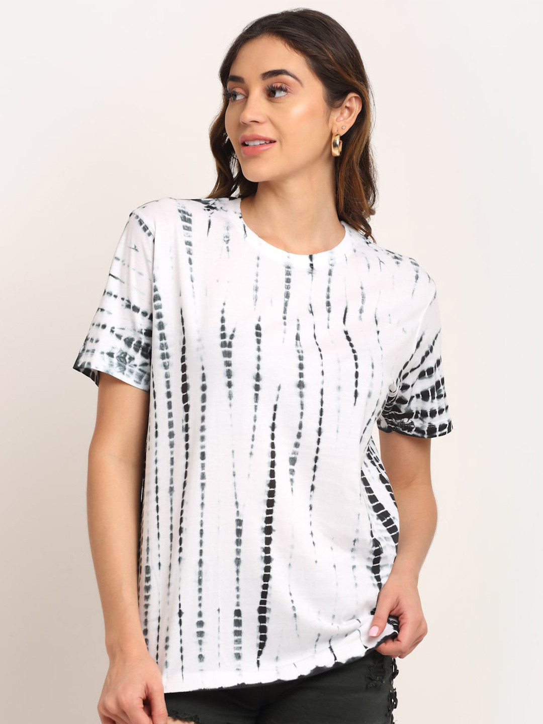 

Ennoble Women Printed Pure Cotton Oversize T-shirt, Black