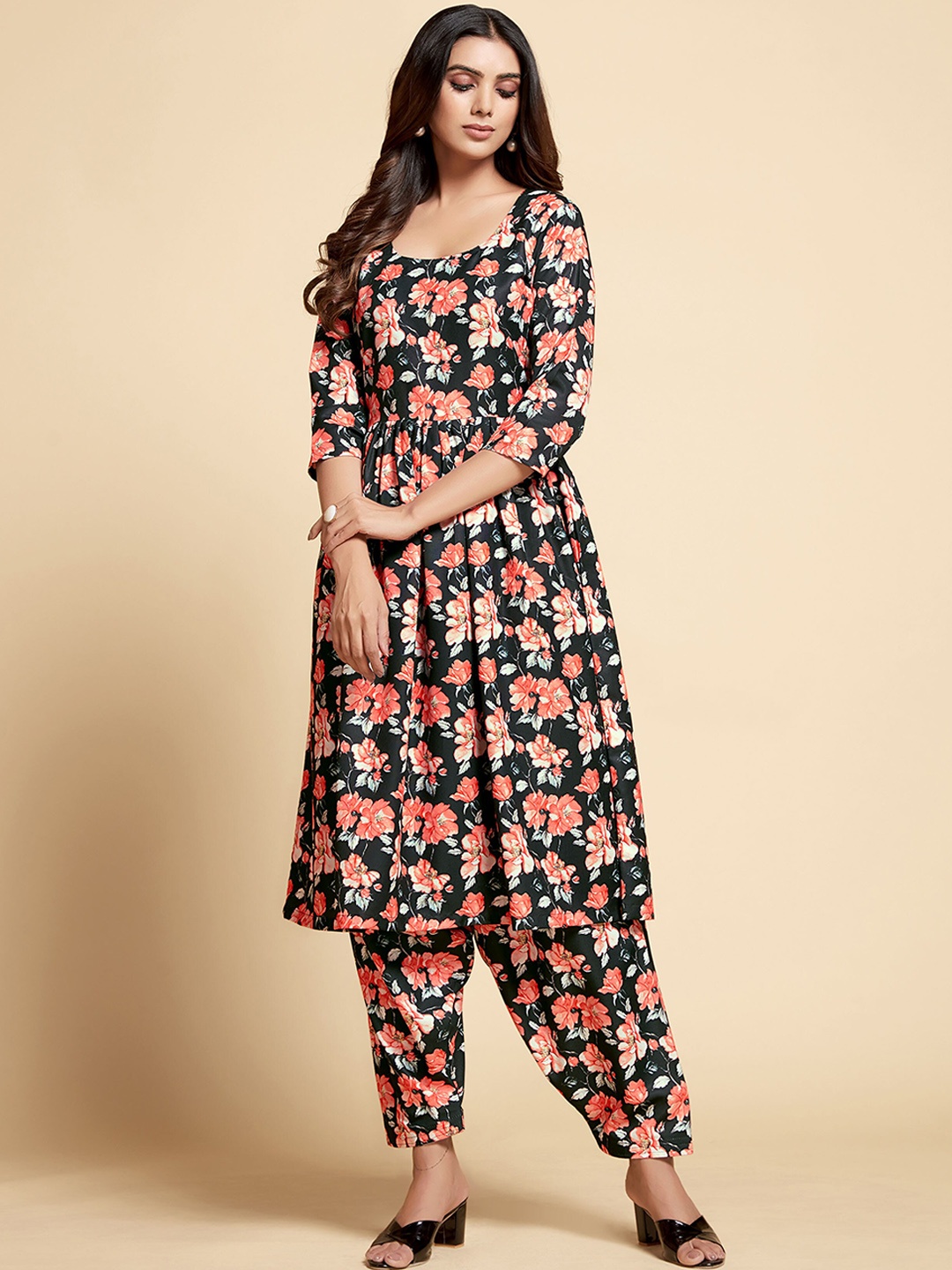 

Sangria Floral Printed Pleated Kurta with Salwar, Black