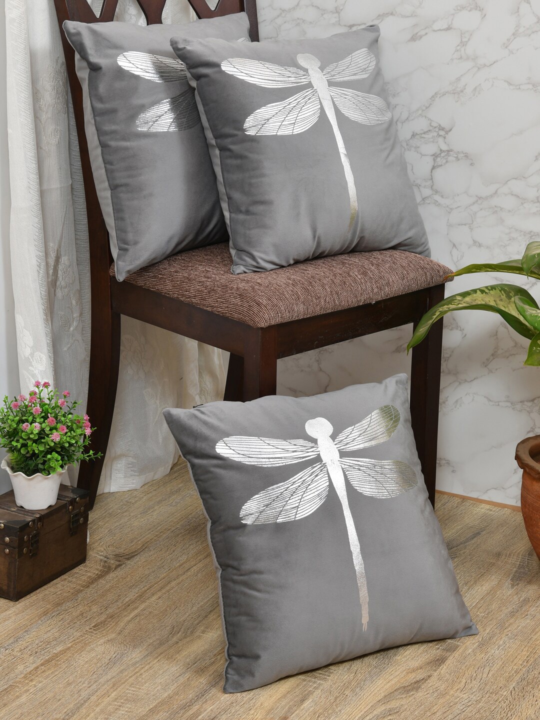 

Clasiko Grey & White Set of 3 Quirky Velvet Square Cushion Covers