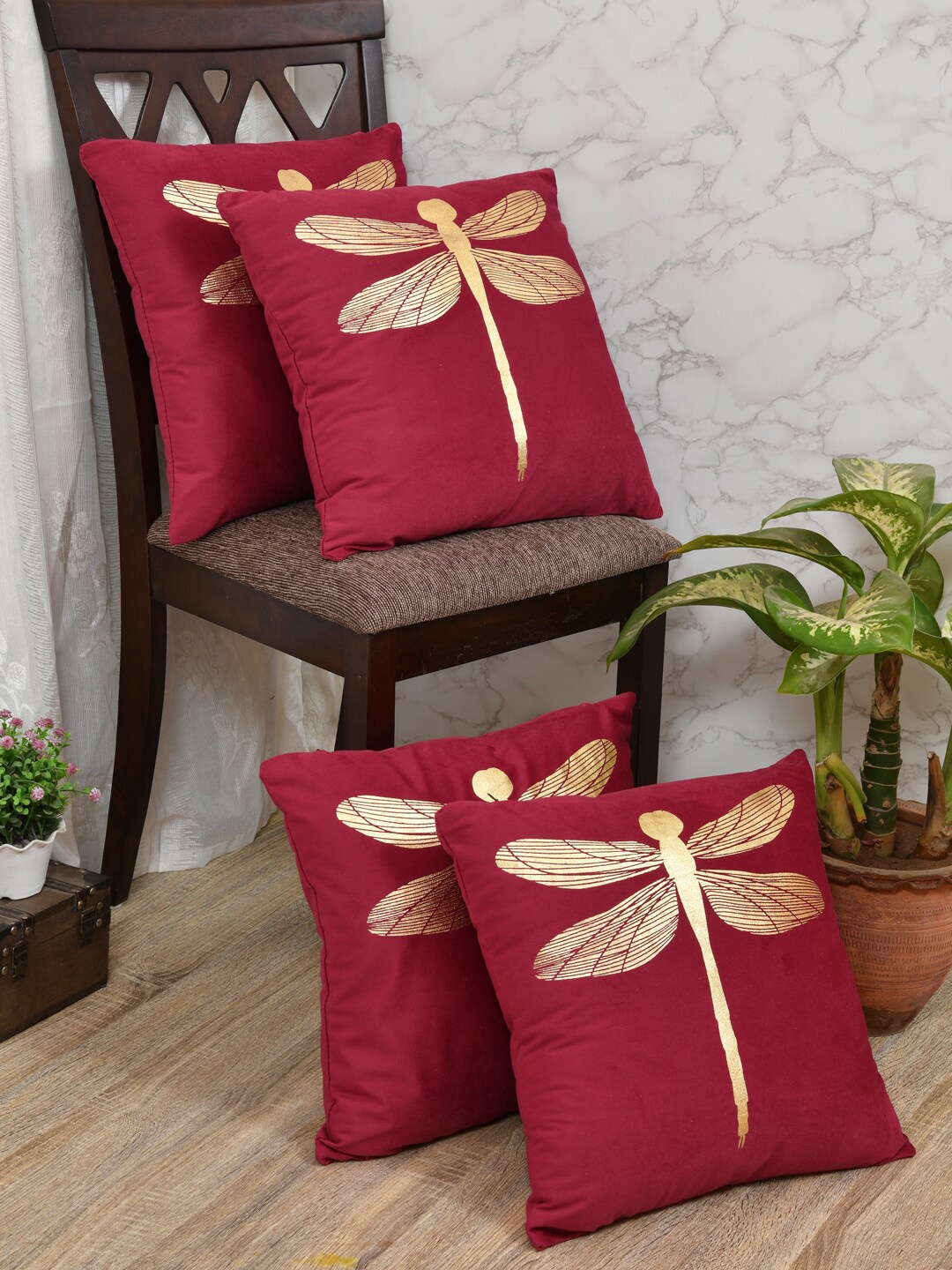 

Clasiko Red & Gold-Toned Set of 4 Quirky Velvet Square Cushion Covers