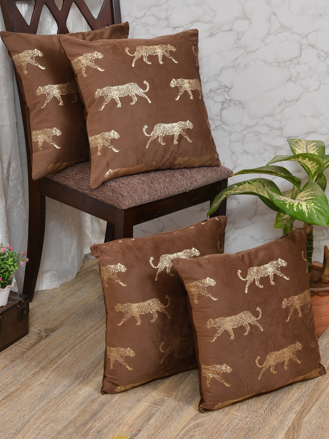

Clasiko Brown & Gold-Toned Set of 4 Quirky Velvet Square Cushion Covers