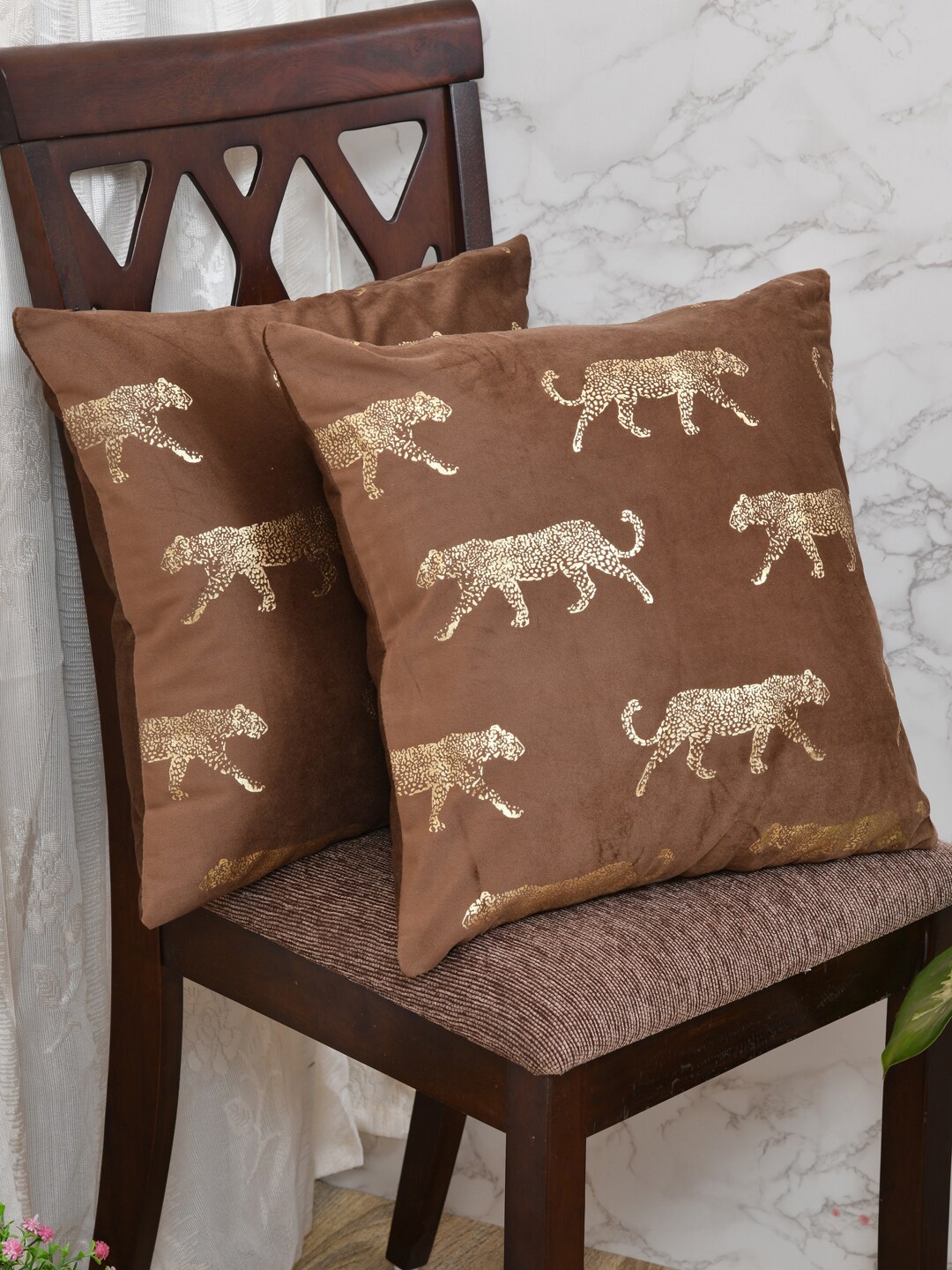 

Clasiko Brown & Gold-Toned Set of 2 Quirky Velvet Square Cushion Covers