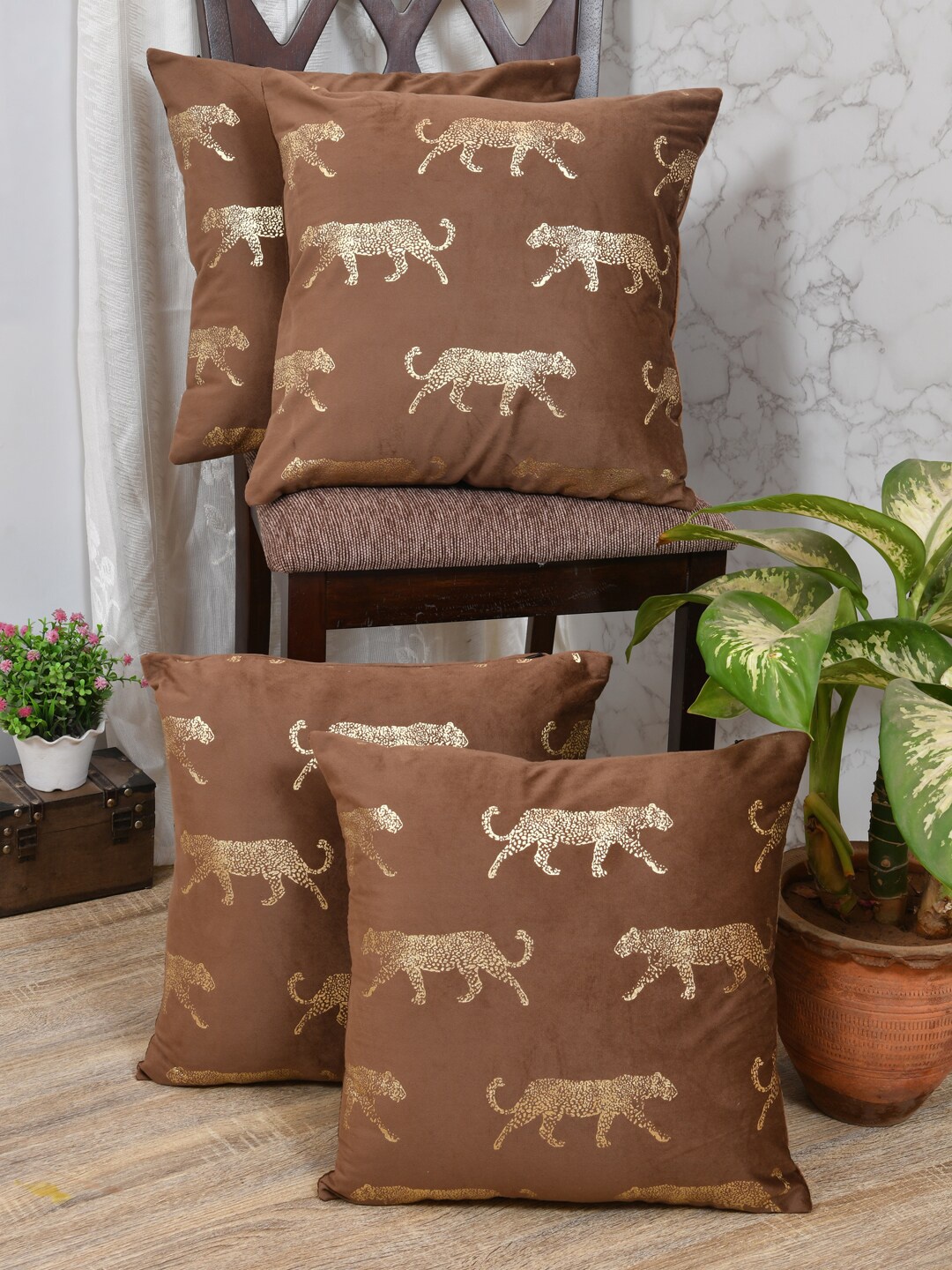 

Clasiko Brown & Gold-Toned Set of 4 Quirky Velvet Square Cushion Covers