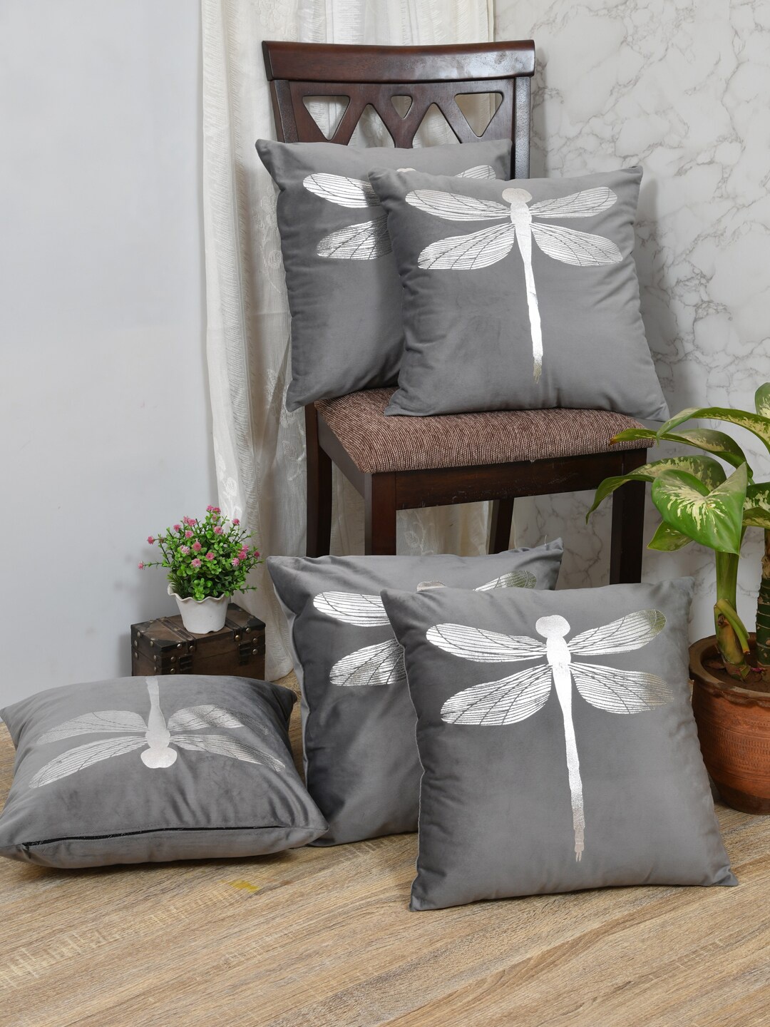 

Clasiko Grey & Silver-Toned Set of 5 Quirky Velvet Square Cushion Covers