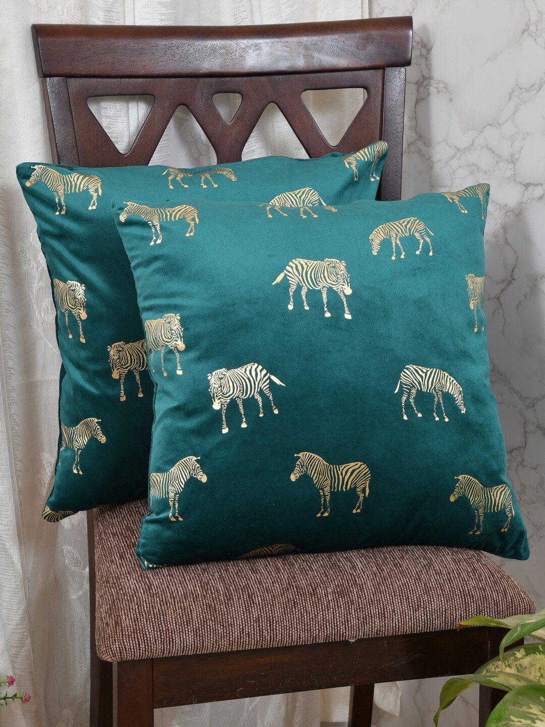 

Clasiko Green & Gold-Toned Set of 2 Quirky Velvet Square Cushion Covers