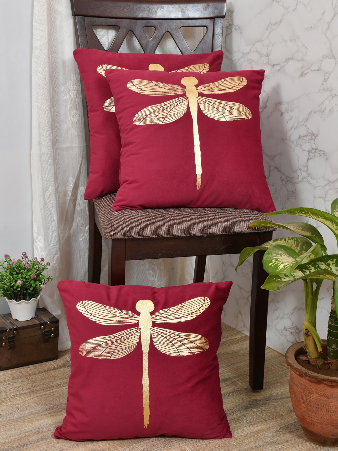 

Clasiko Maroon & Gold-Toned Set of 3 Quirky Velvet Square Cushion Covers