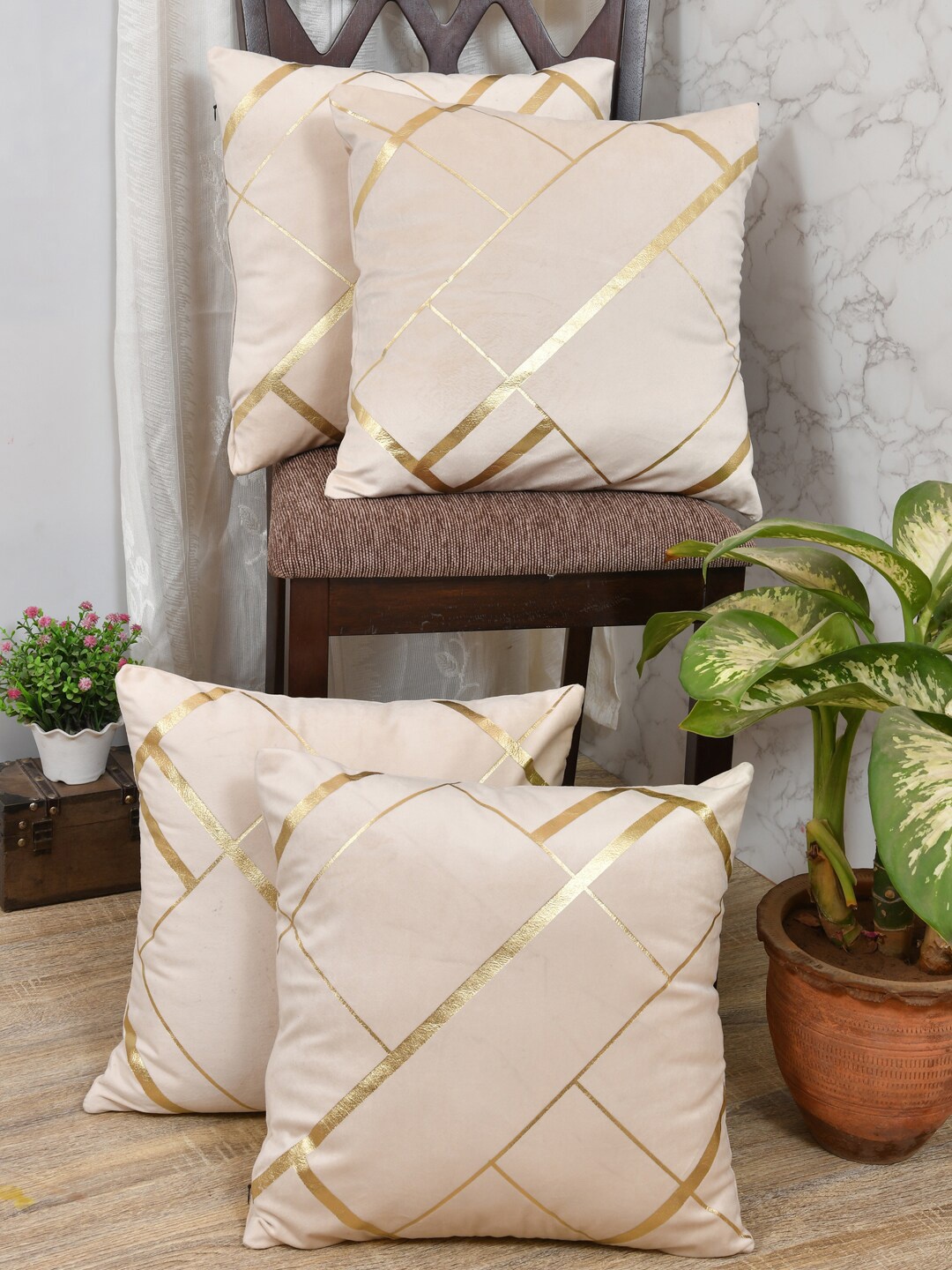 

Clasiko Cream & Gold-Toned Set of 4 Geometric Velvet Square Cushion Covers
