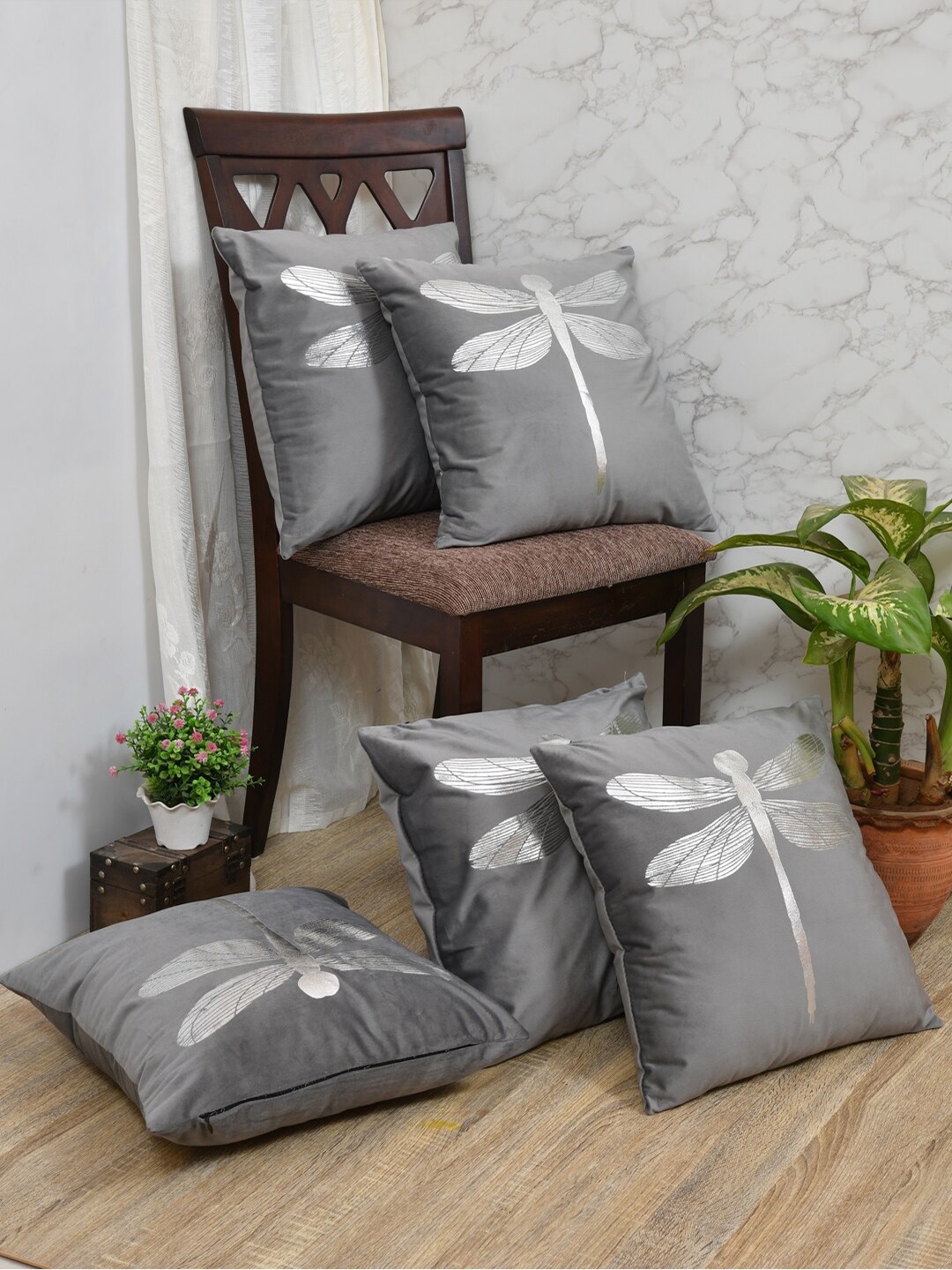 

Clasiko Grey & Silver-Toned Set of 5 Quirky Velvet Square Cushion Covers