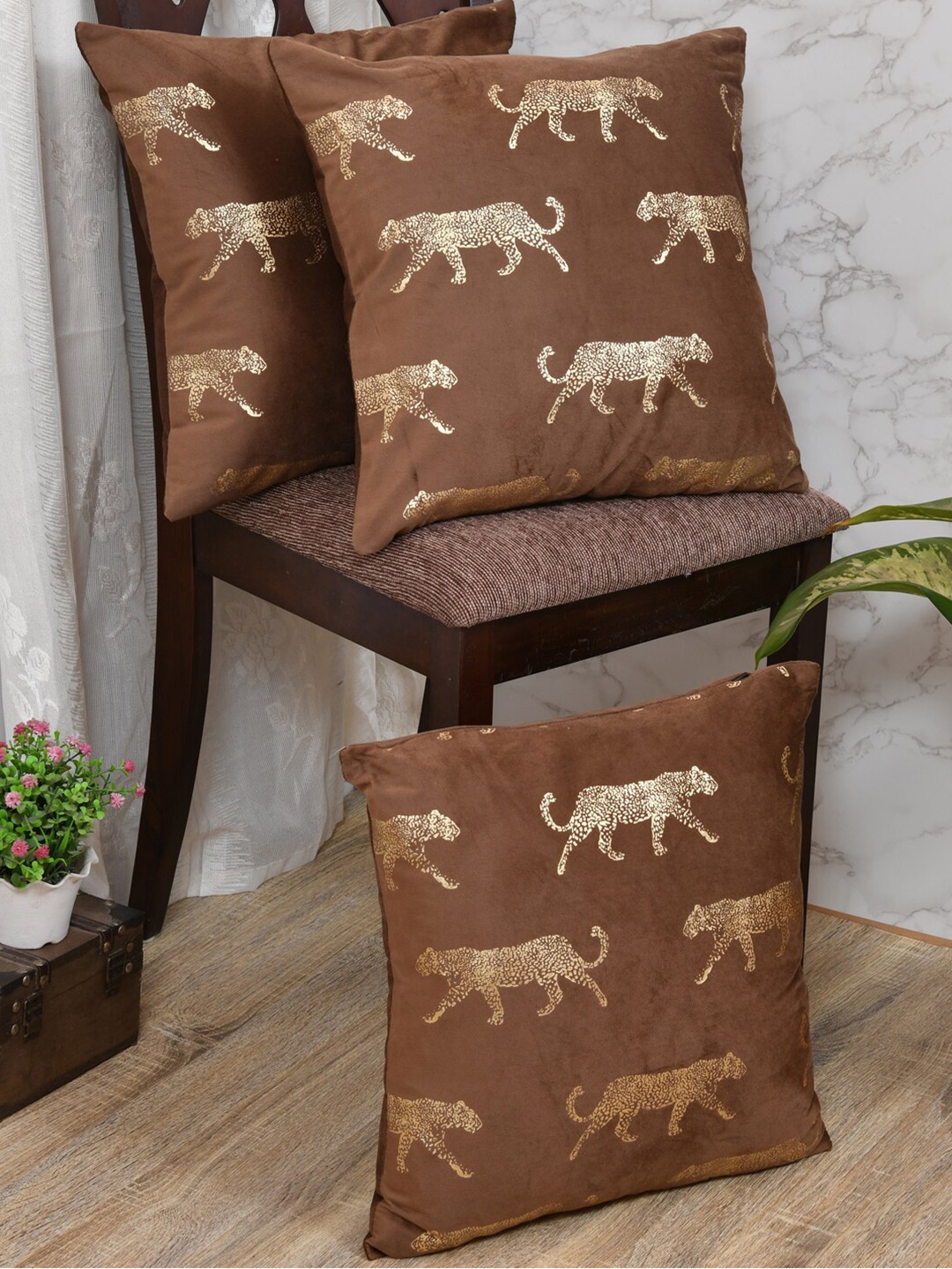 

Clasiko Brown & Gold-Toned Set of 3 Quirky Velvet Square Cushion Covers