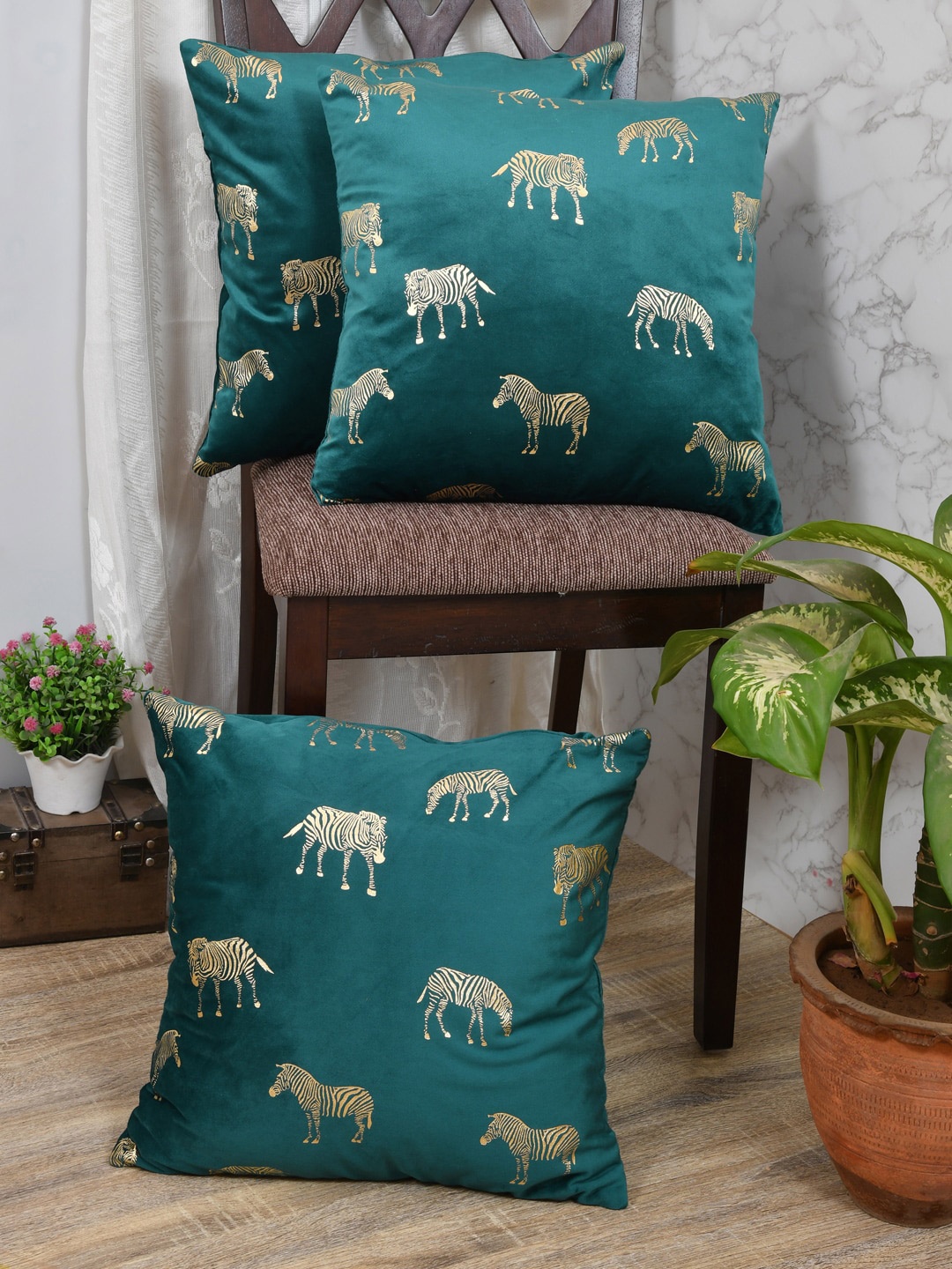 

Clasiko Green & Gold-Toned Set of 3 Quirky Velvet Square Cushion Covers
