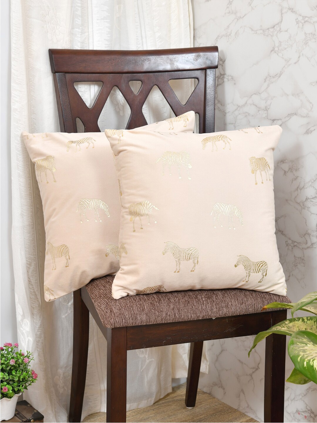 

Clasiko Cream & Gold-Toned Set of 2 Quirky Velvet Square Cushion Covers