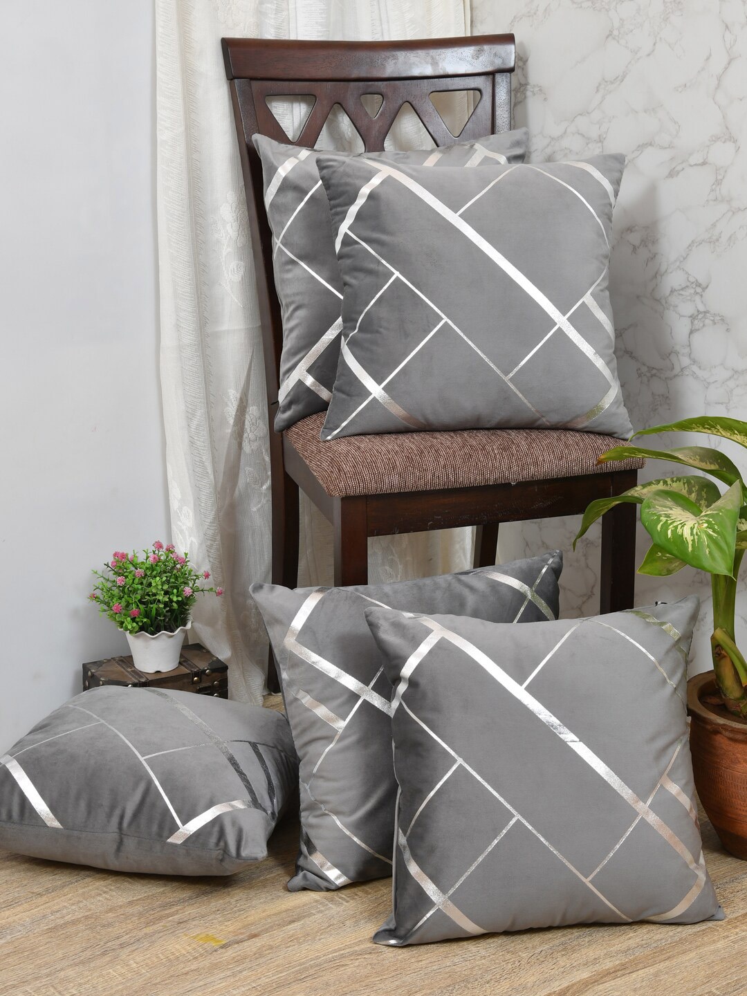 

Clasiko Grey & Silver-Toned Set of 5 Geometric Velvet Square Cushion Covers