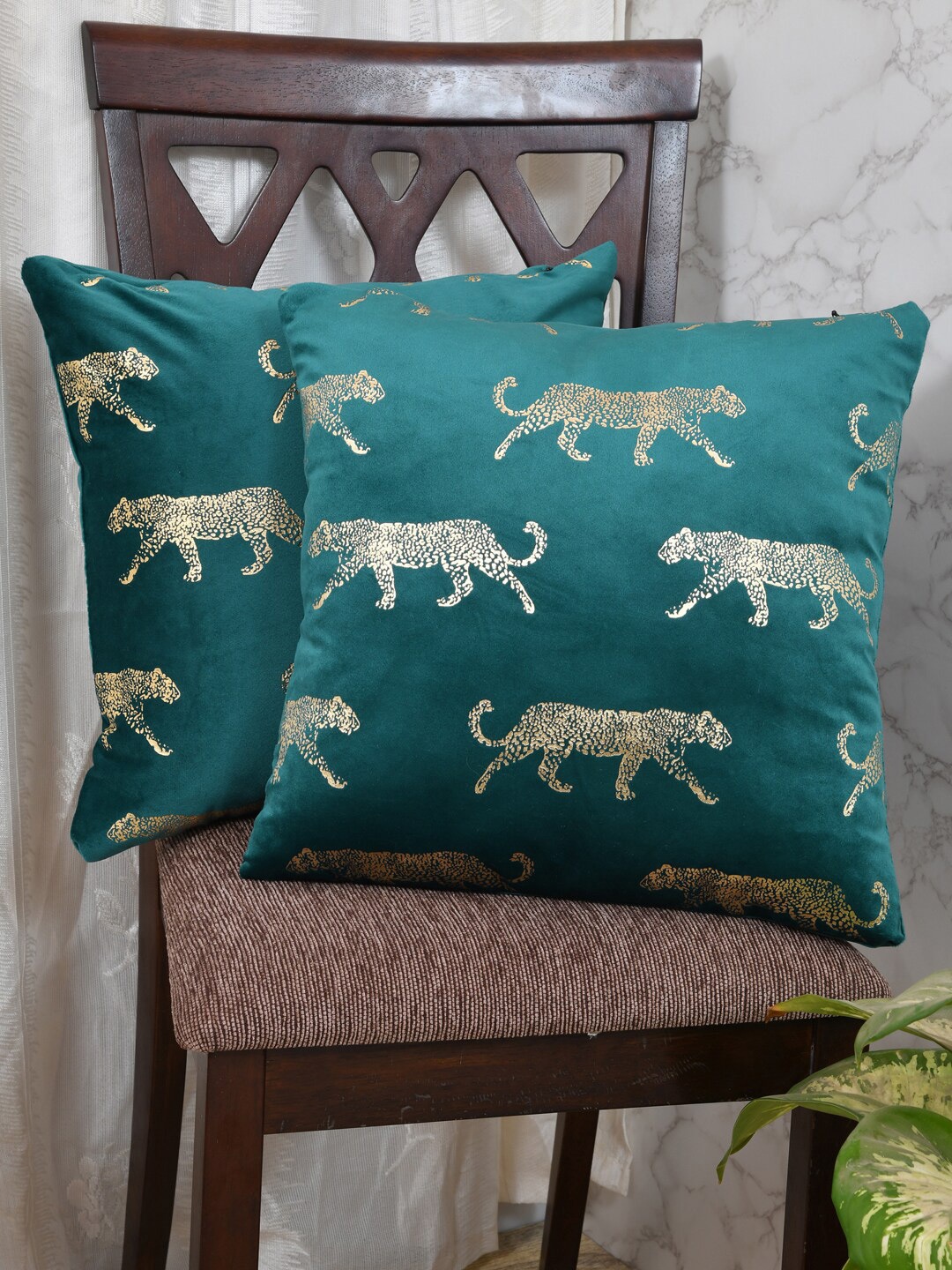 

Clasiko Green & Gold-Toned Set of 2 Leopard Print Velvet Square Cushion Covers