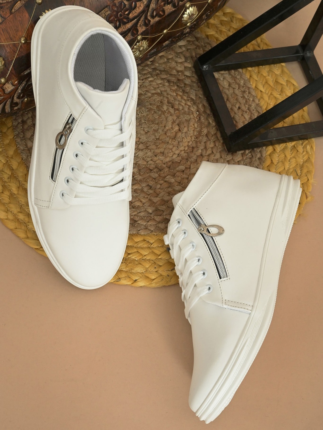 

BOOTCO Men Comfort Insole Lightweight Sneakers, White
