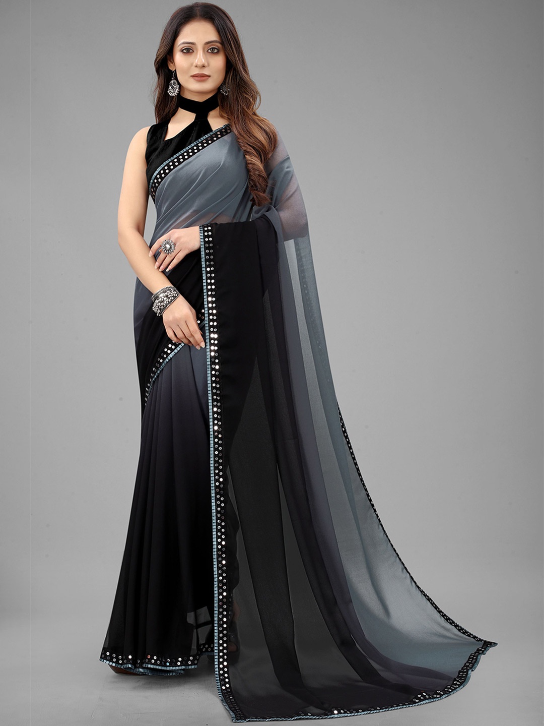 

WILORI Colourblocked Mirror Work Pure Georgette Saree, Grey