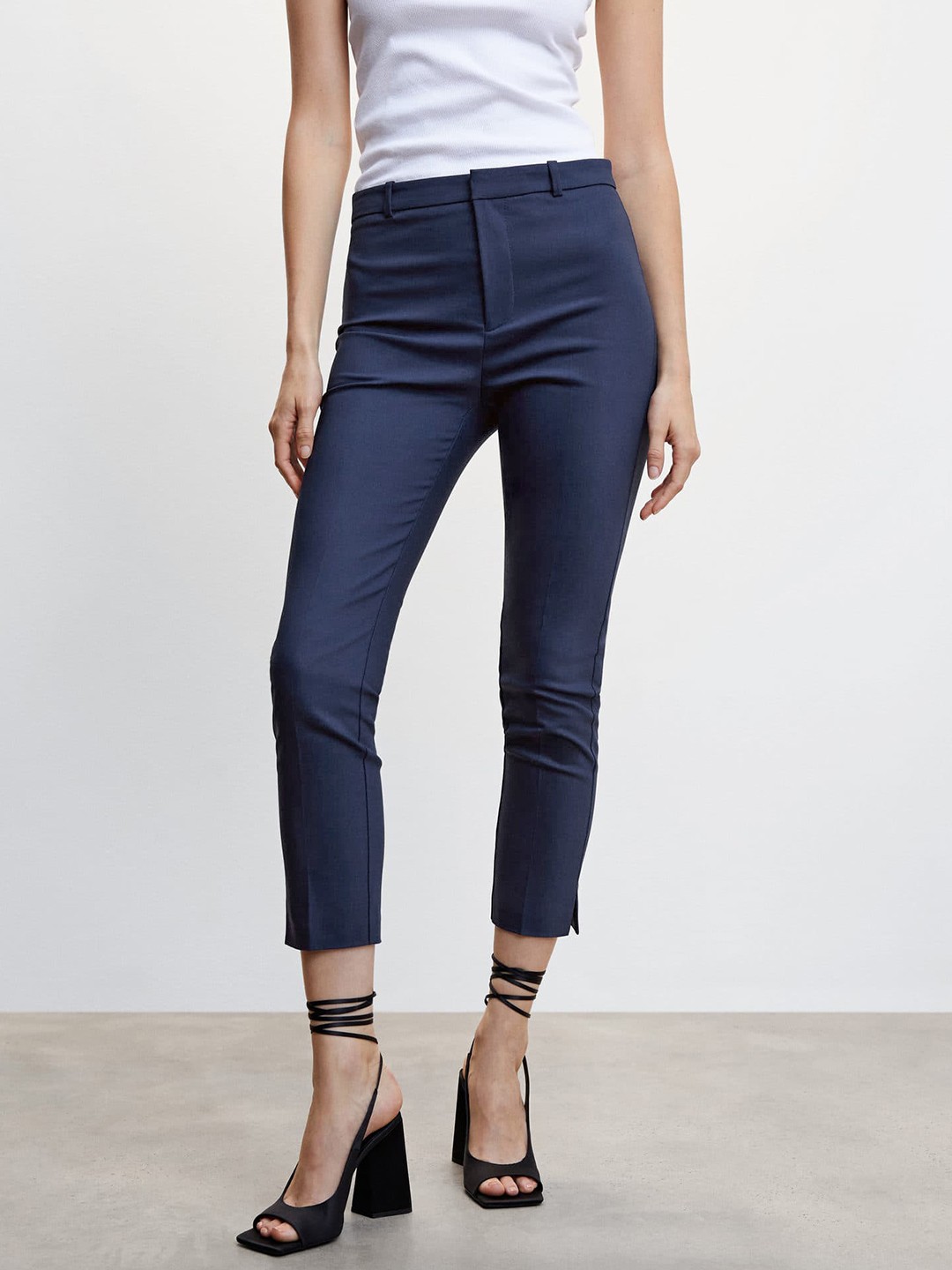 

MANGO Women Regular Cropped Trousers, Navy blue