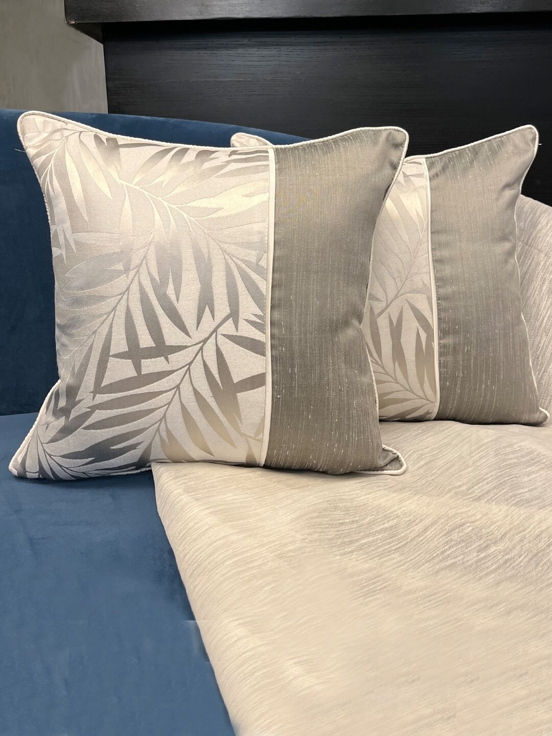 

Seevo Grey & White Set of 2 Floral Square Cushion Covers