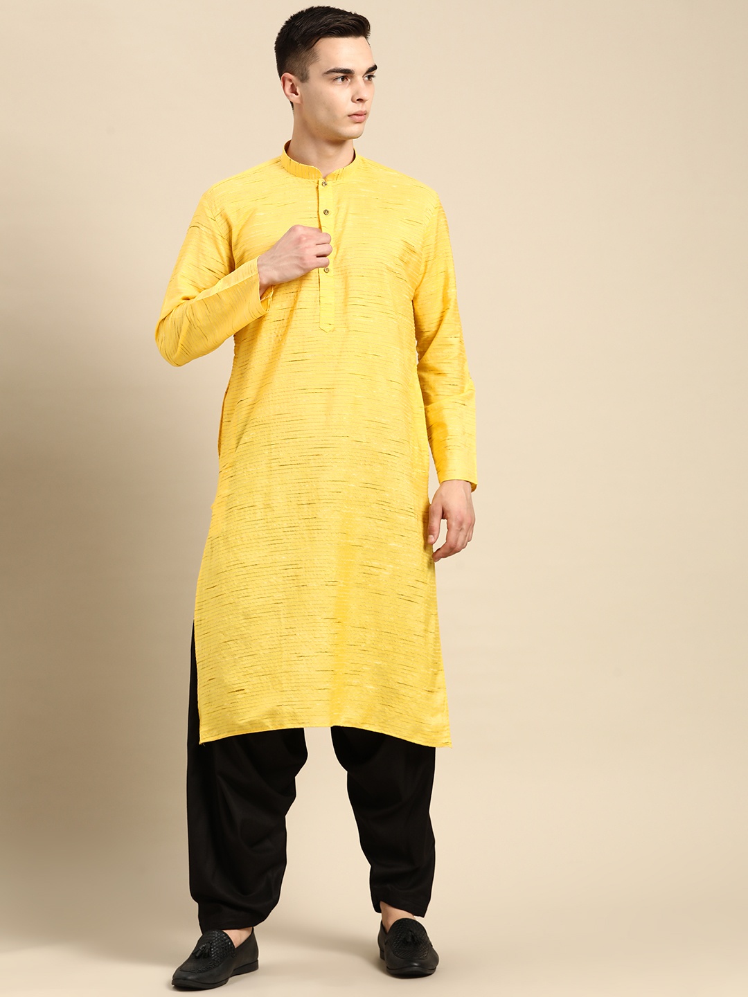 

RAJUBHAI HARGOVINDAS Men Striped Silk Kurta, Yellow