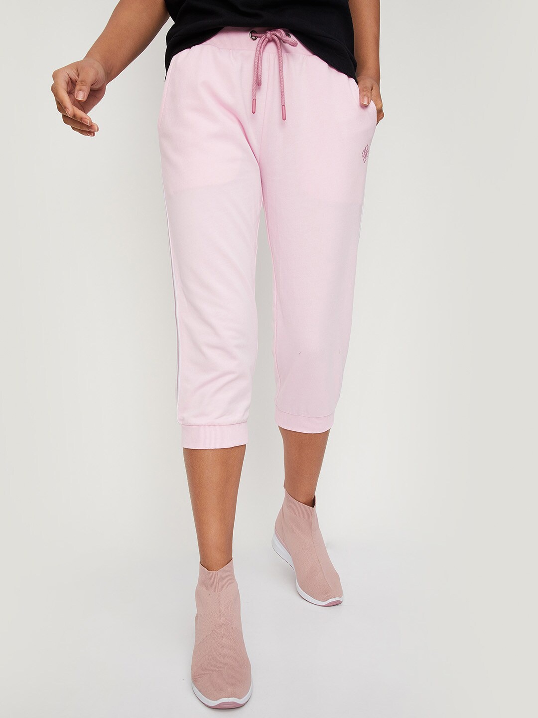 

max Women Solid Regular Fit Mid-Rise Capris, Pink