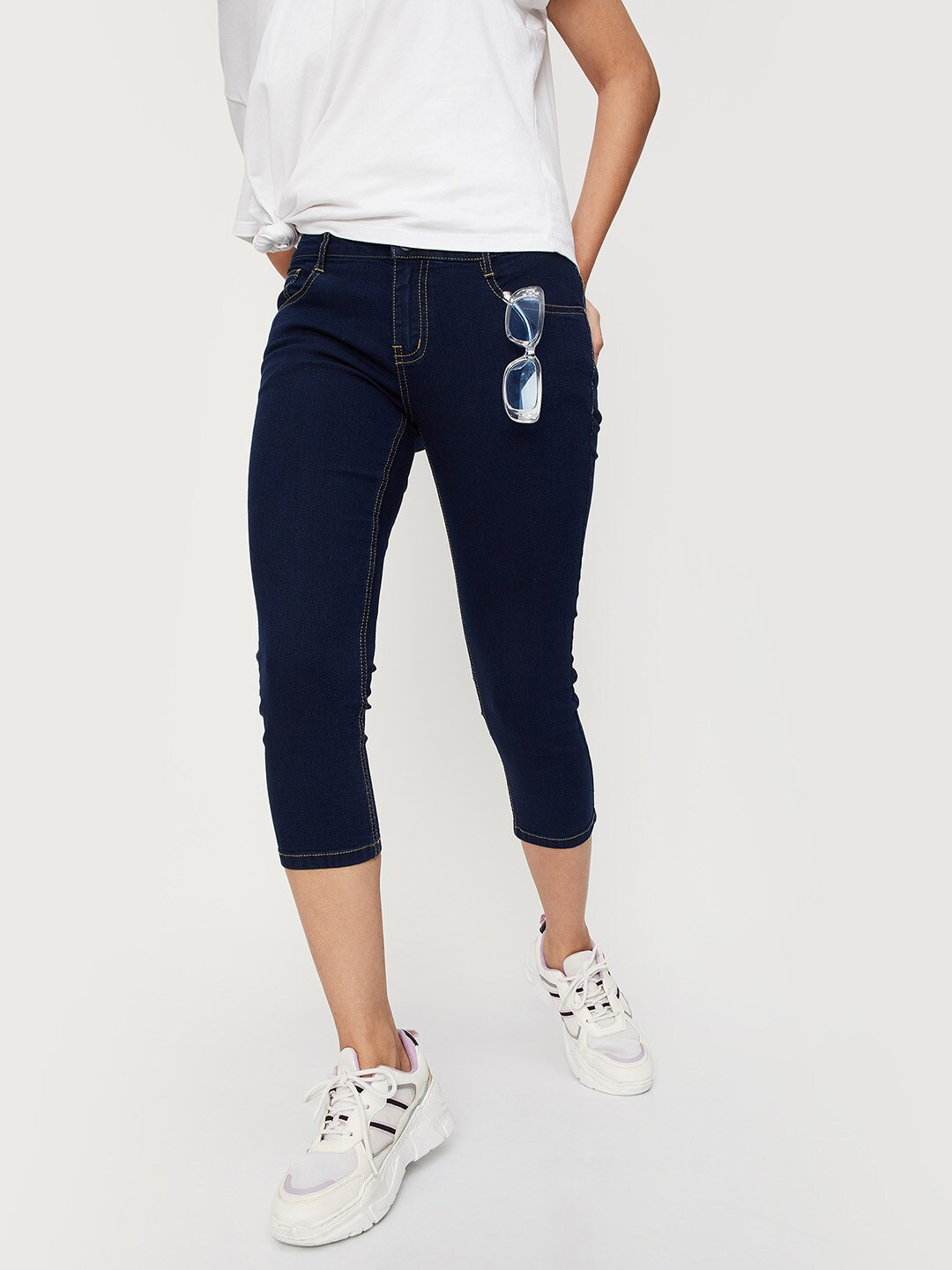 

max Women Solid Regular Fit Mid-Rise Capris, Navy blue