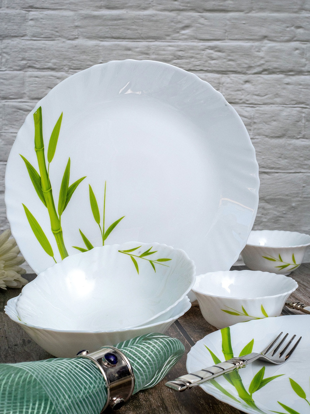 

Cello White & Green Set of 2pcs Dinner Plate, 2pcs Veg. Bowl & 2pcs Multipurpose Bowl