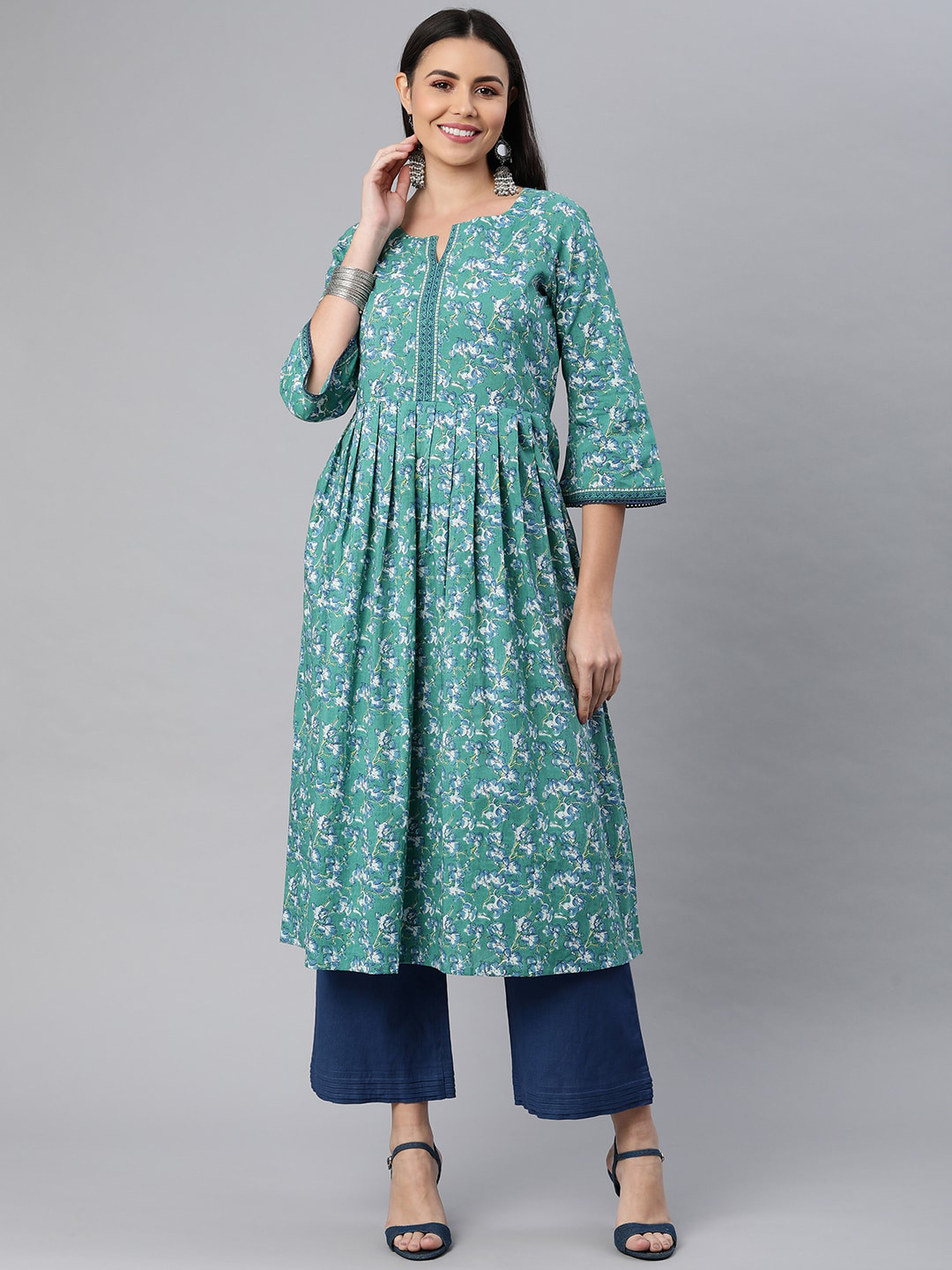 

KAMI KUBI Floral Printed Flared Sleeves Cotton Anarkali Kurta, Green