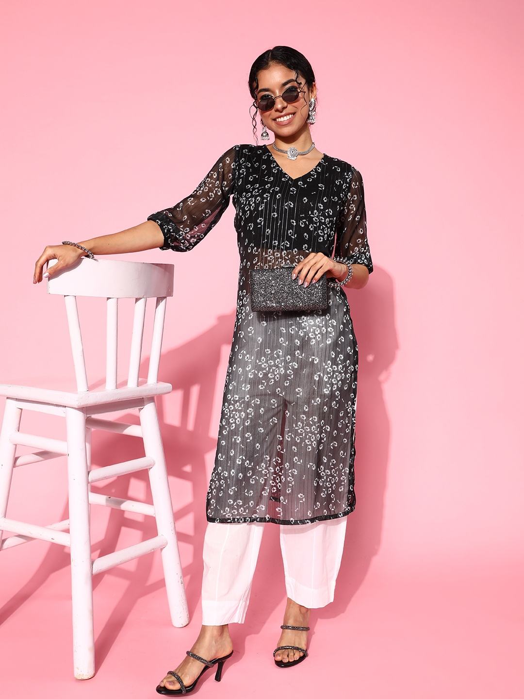 

SKYLEE Women Black & White Geometric Printed Floral Kurta